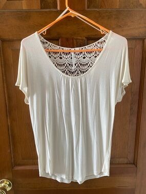 LC Lauren Conrad Cream Short Sleeve Top with Crochet Back size S
